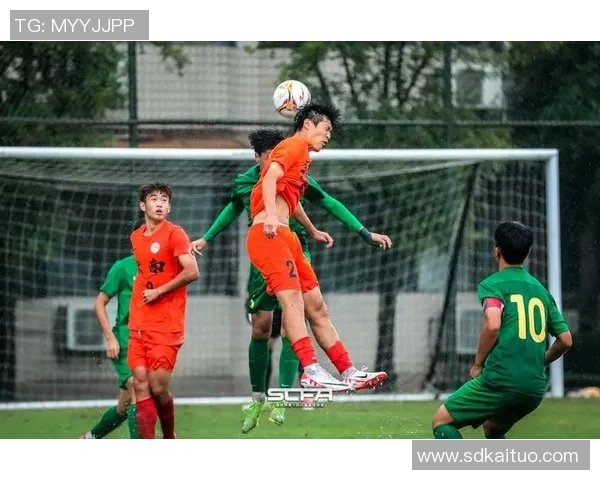 足球乙级球队奋勇争先努力冲击甲级联赛梦想之路